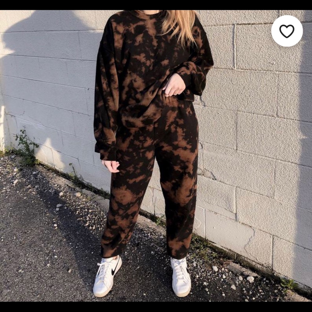 Bleached sweatsuit
